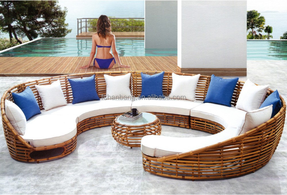 Dominica Outdoor Wicker Patio Furniture Canopy Day Bed Circular Lounge