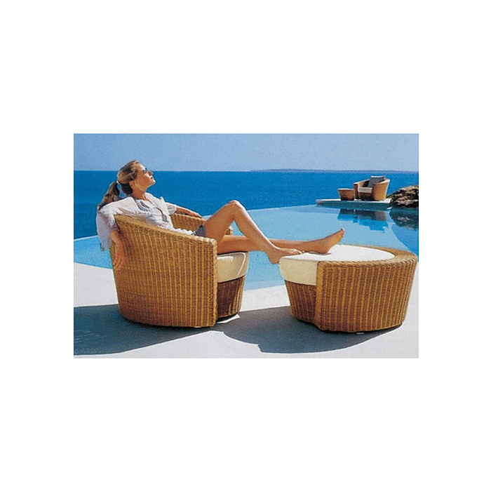 Outdoor round chaise lounge chair