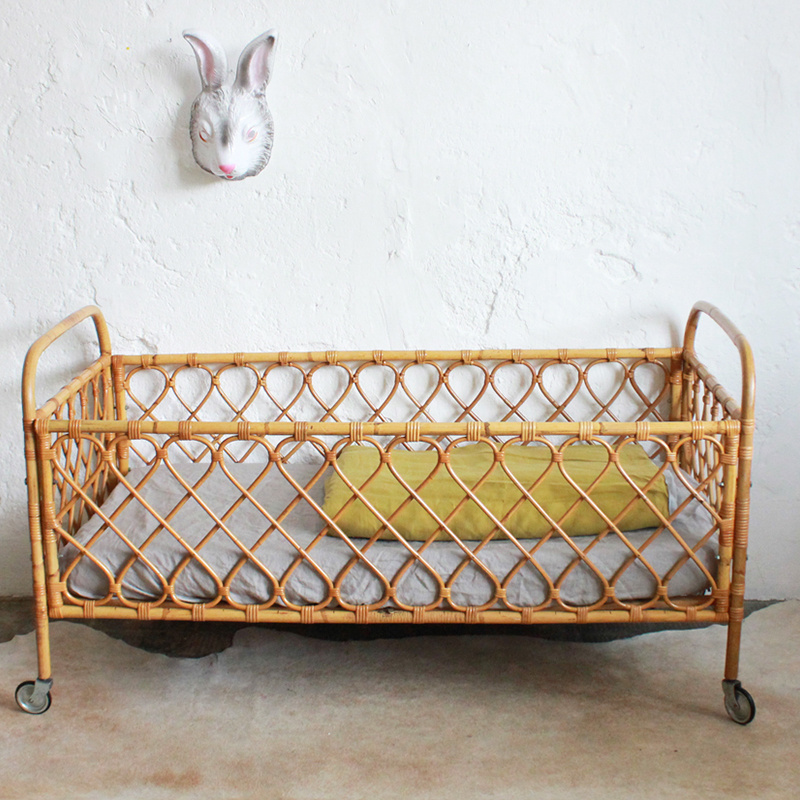 Customize Rattan Furniture Vintage Baby Crib Wicker Bassinet Bed For Kids