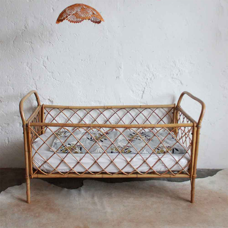 Customize Rattan Furniture Vintage Baby Crib Wicker Bassinet Bed For Kids