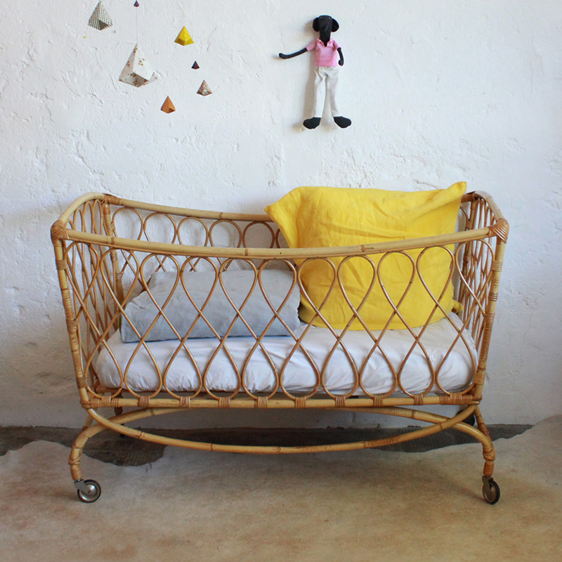 Customize Rattan Furniture Vintage Baby Crib Wicker Bassinet Bed For Kids