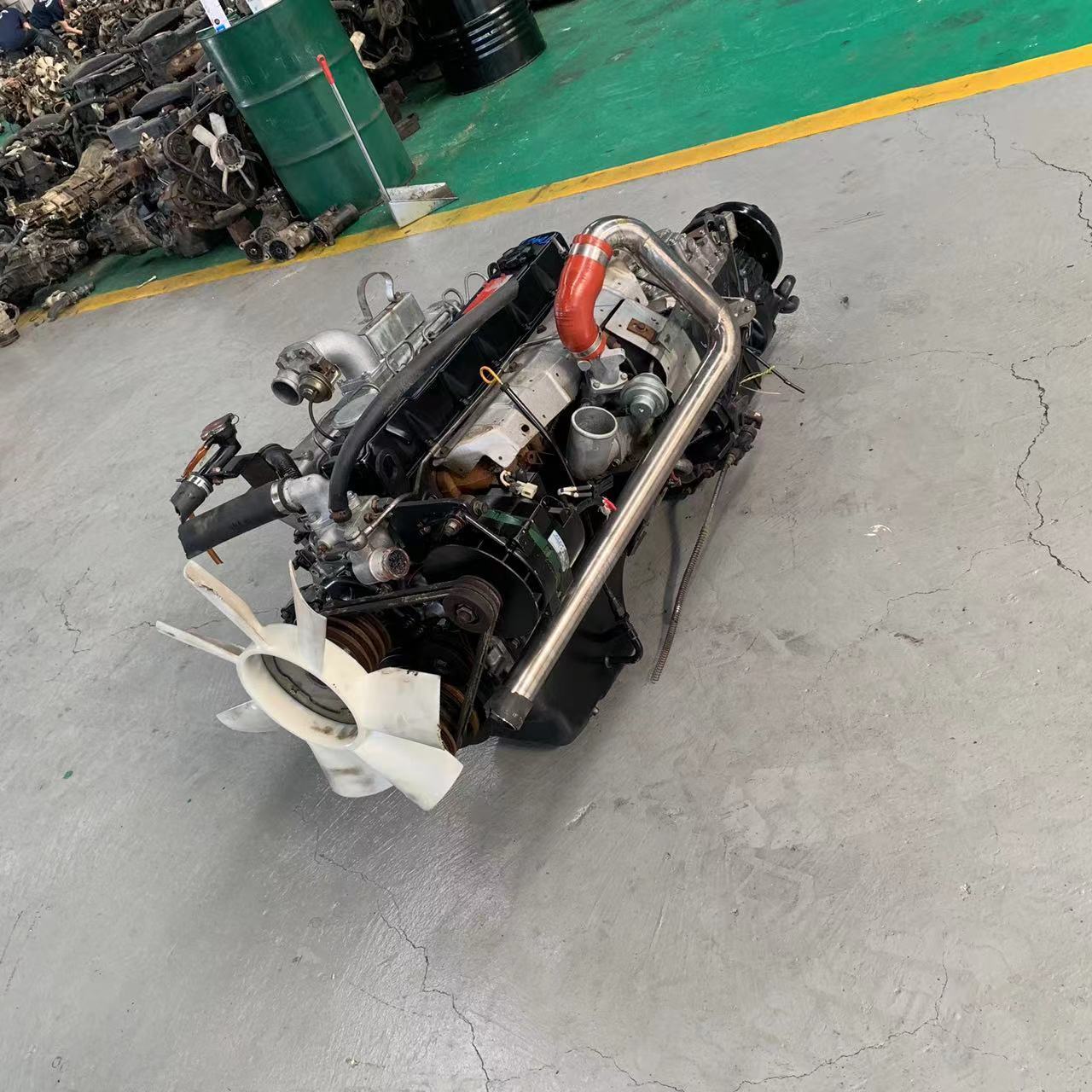 Factory One piece for delivery TD42T diesel engine used for Niss an minibus bus