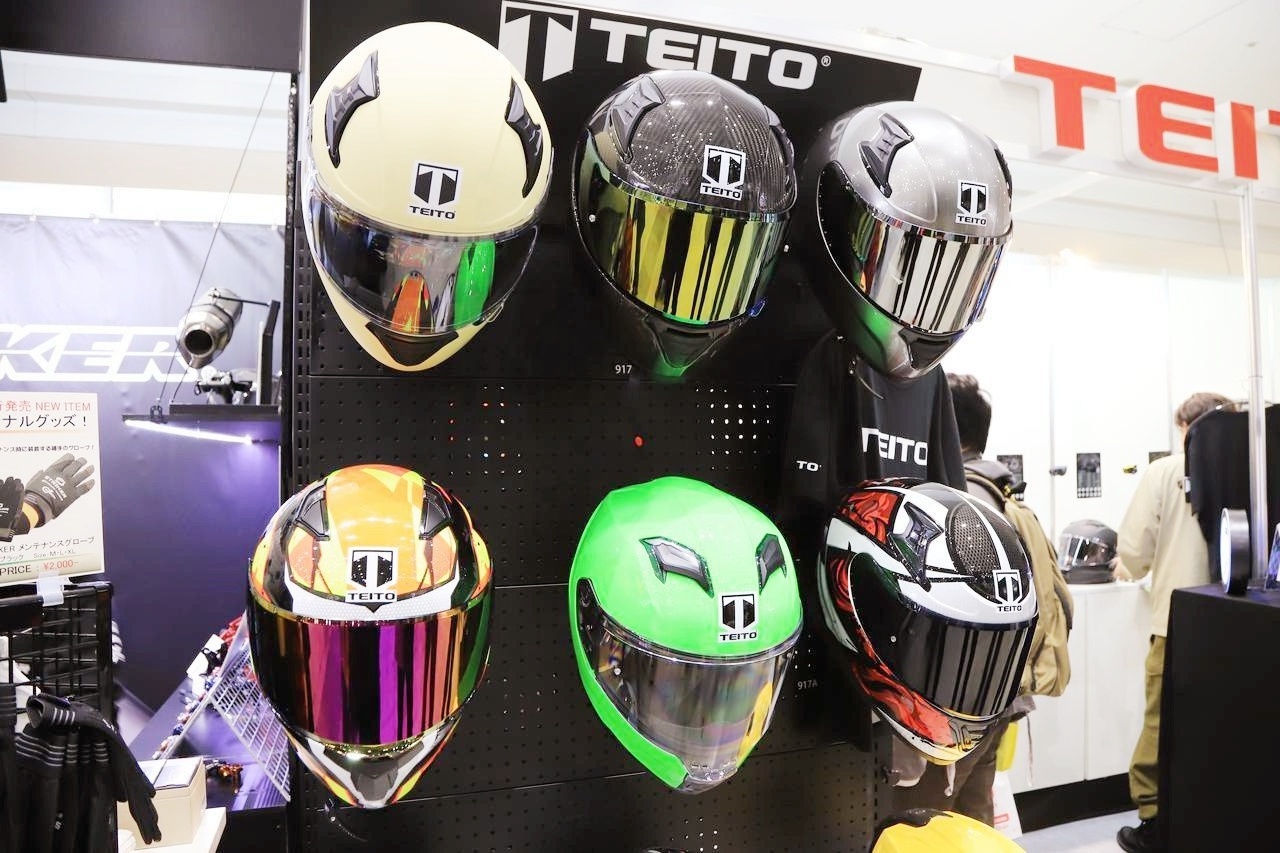 Exhibition Hall Modern Sports Goods Motorcycle Bike Safety Full Face Helmet Hat Metal Pegboard Display Rack Stand