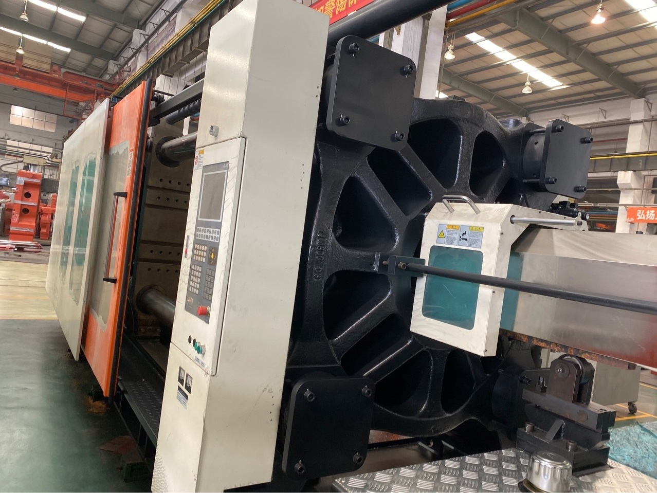 Factory price second-hand Taiwan Chenhsong 800-ton servo injection molding machine JM800 large plastic molding machine