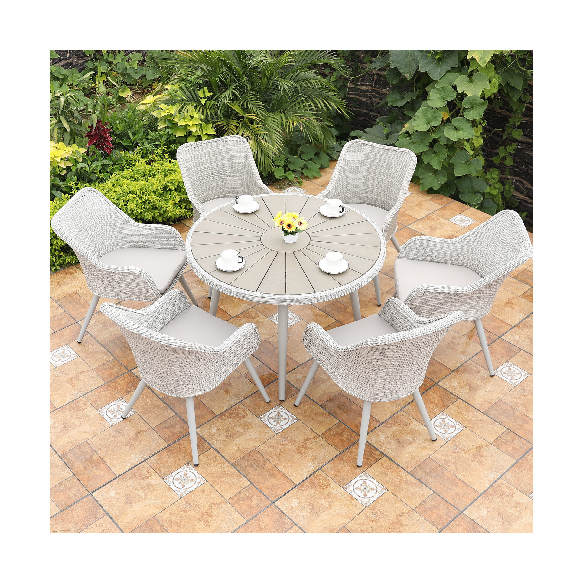 HUAHONG Outdoor garden cafe PE rattan furniture French Paris bistro dining chairs set with cushion