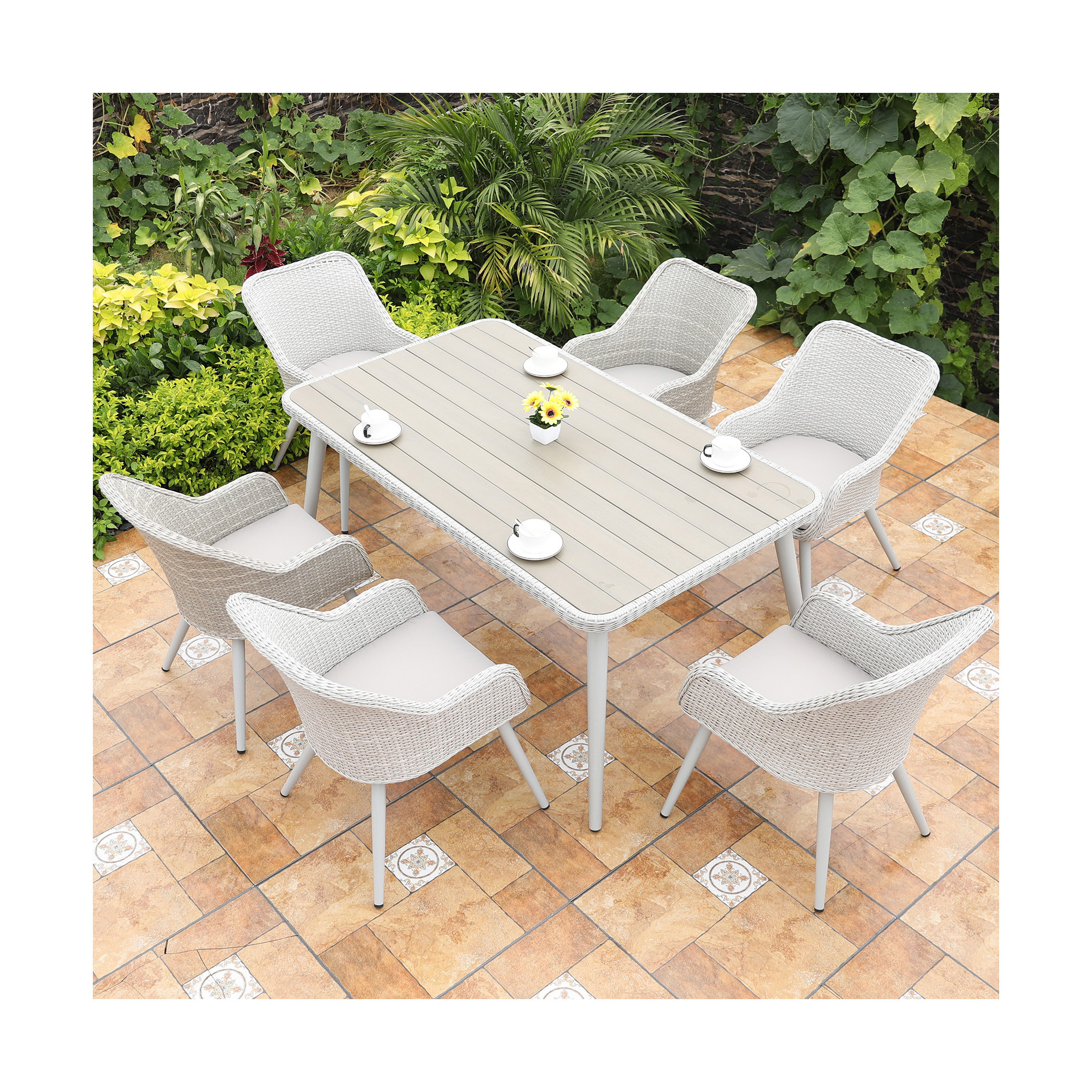 HUAHONG Outdoor garden cafe PE rattan furniture French Paris bistro dining chairs set with cushion