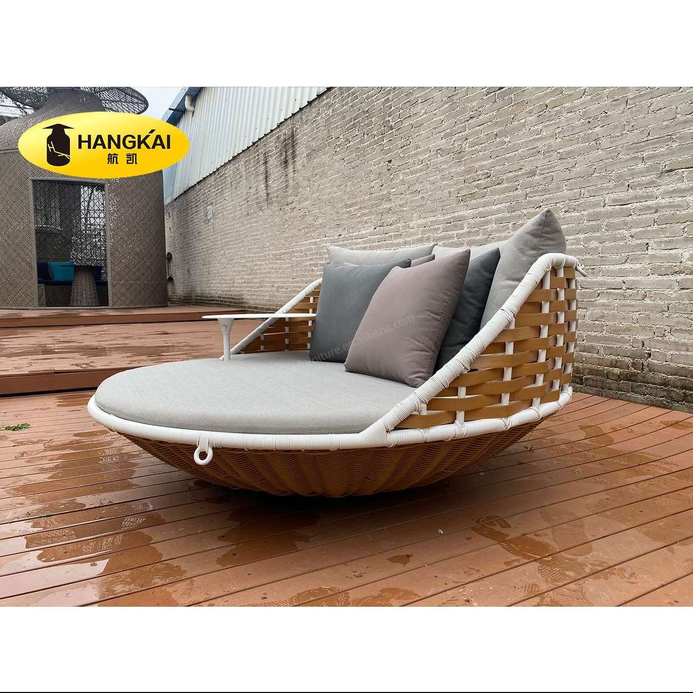 popular Fashion design hanging daybed patio porch garden PE rattan sunbed chaise outdoor wicker egg chair swings