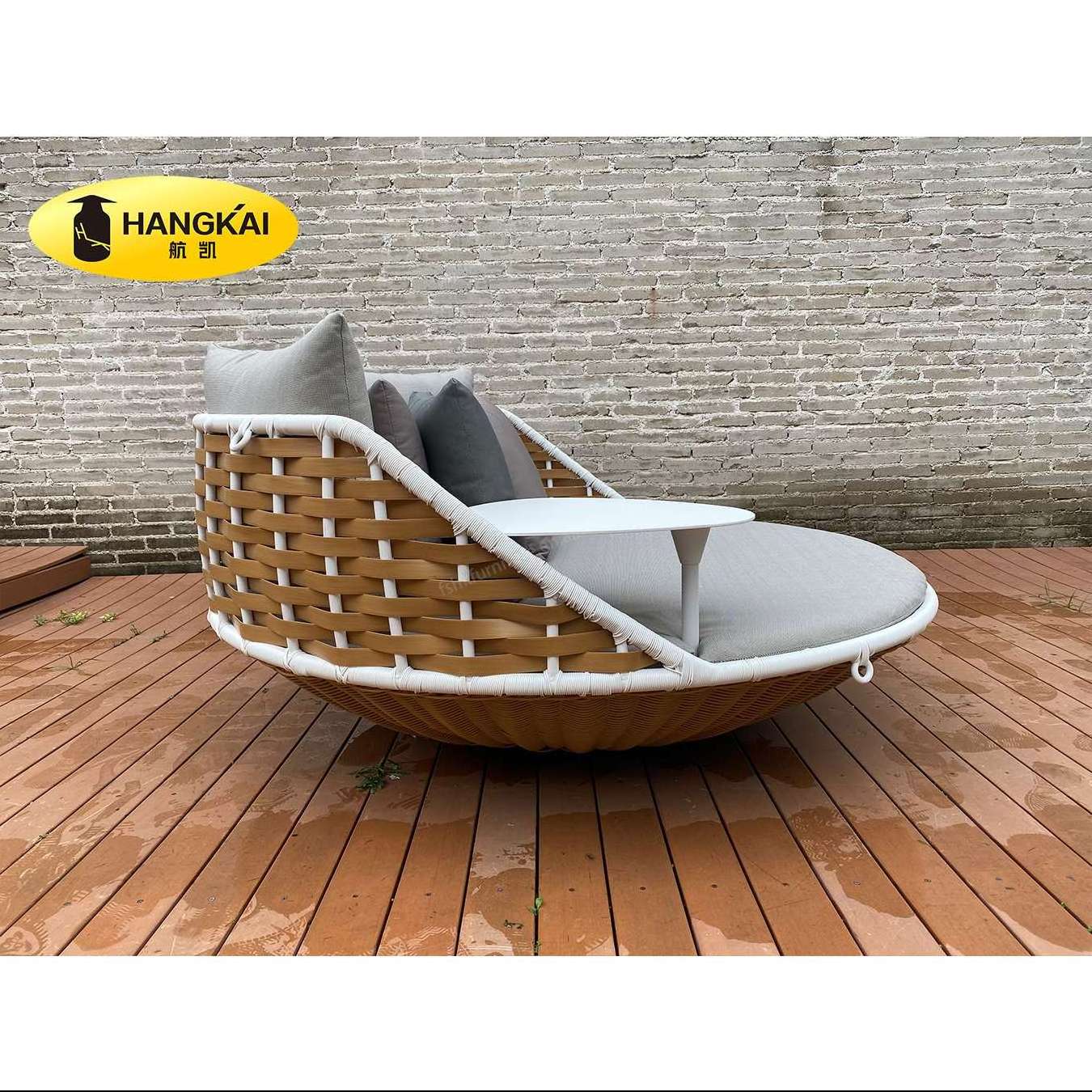 popular Fashion design hanging daybed patio porch garden PE rattan sunbed chaise outdoor wicker egg chair swings