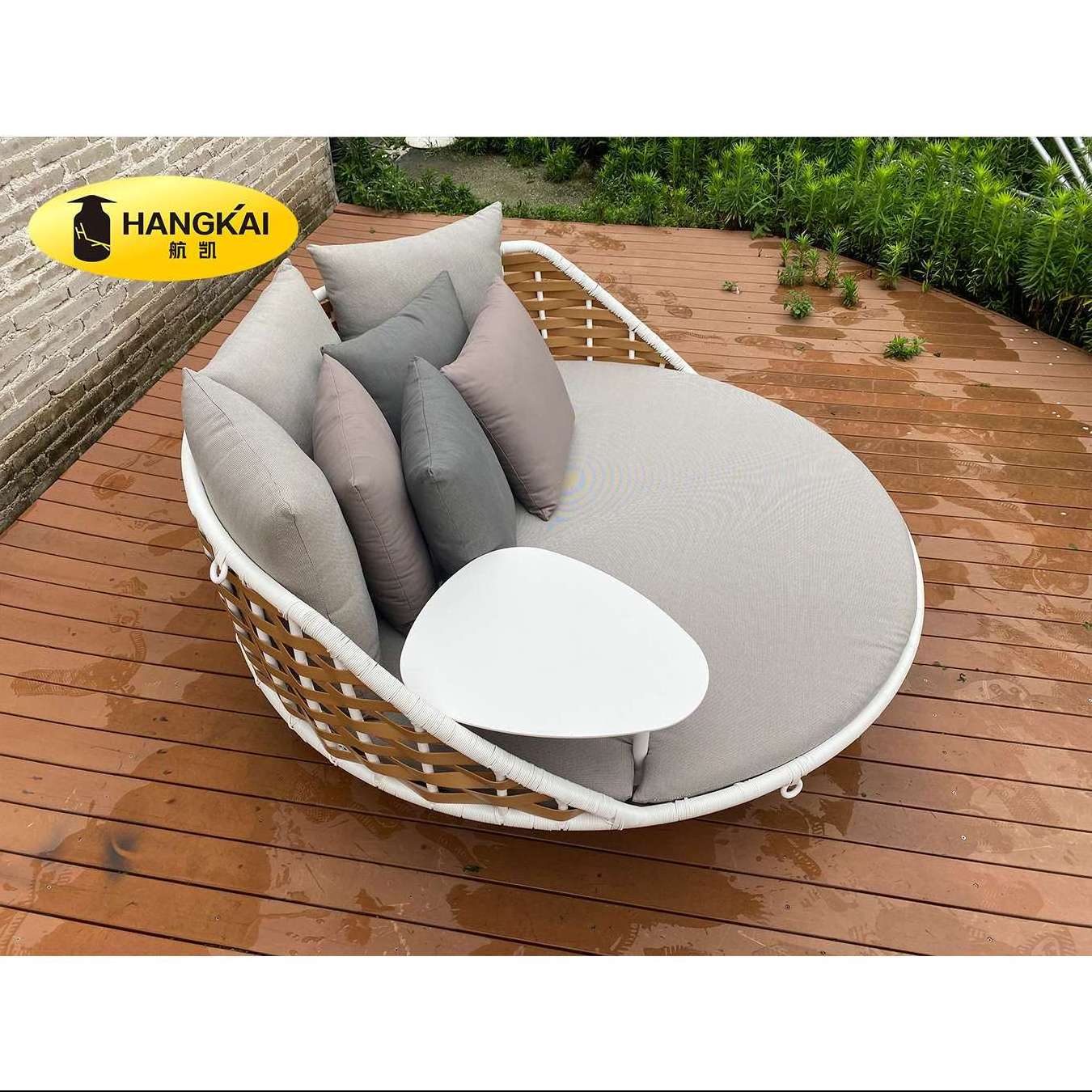 popular Fashion design hanging daybed patio porch garden PE rattan sunbed chaise outdoor wicker egg chair swings