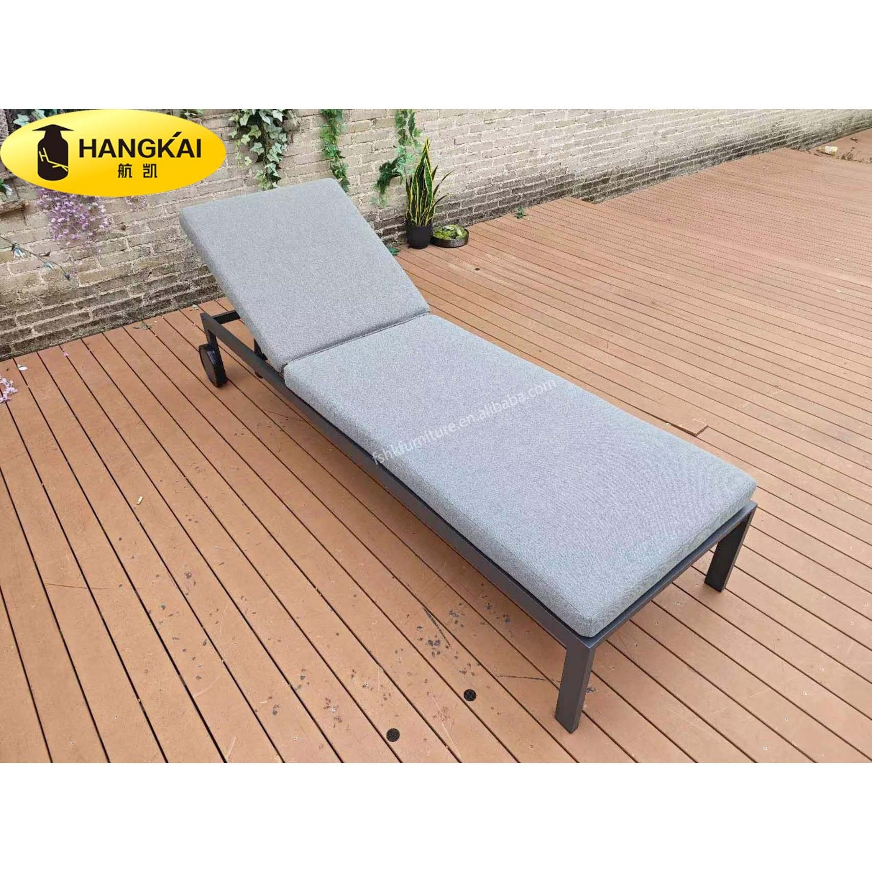 Outdoor Waterproof Recliner Villa hotel patio garden Chaise Chair Customizable Color Quick Dry Foam Cushion with Wheels