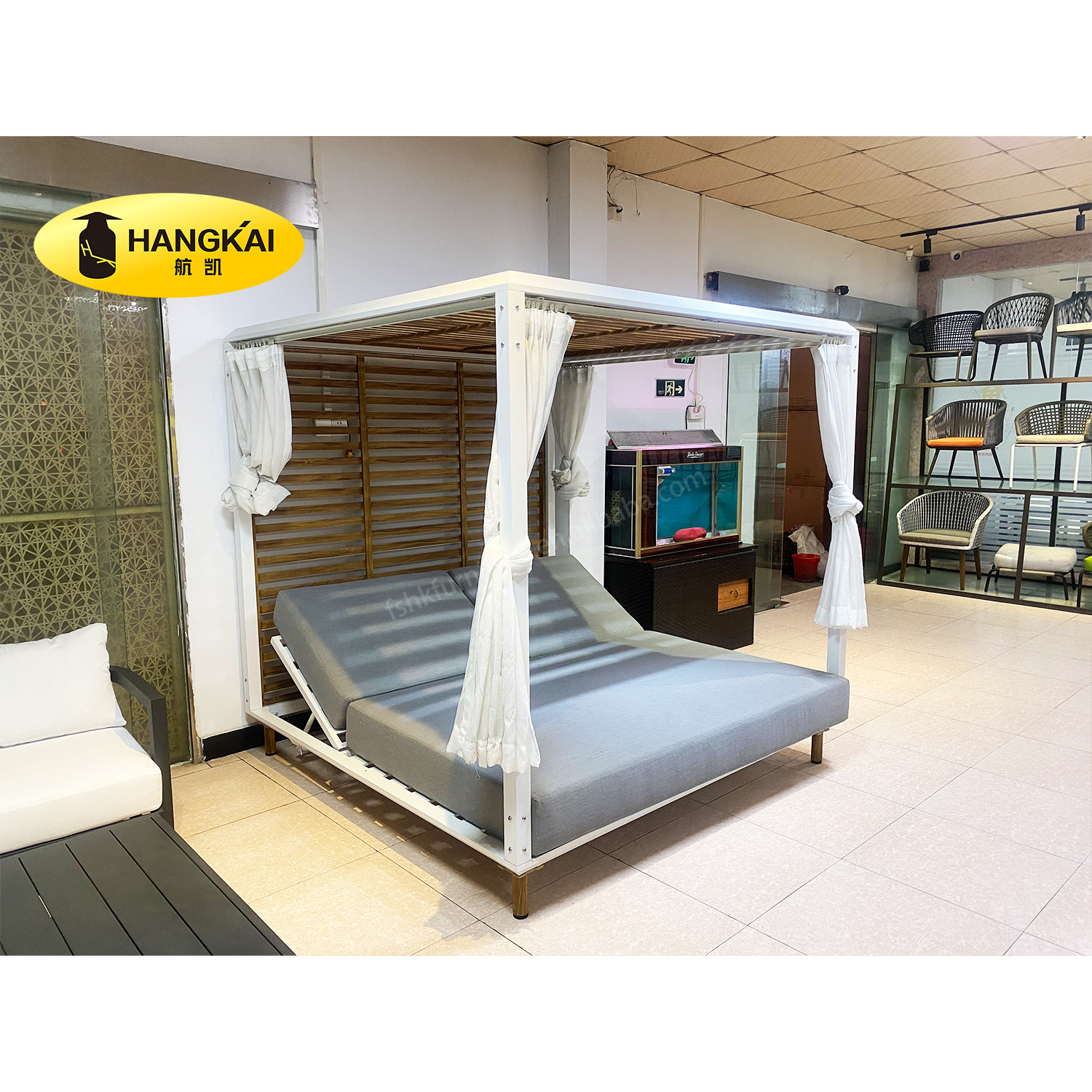 Square-shape Garden furniture teak and aluminum luxury outdoor daybed lying outdoor cabana bed with curtains