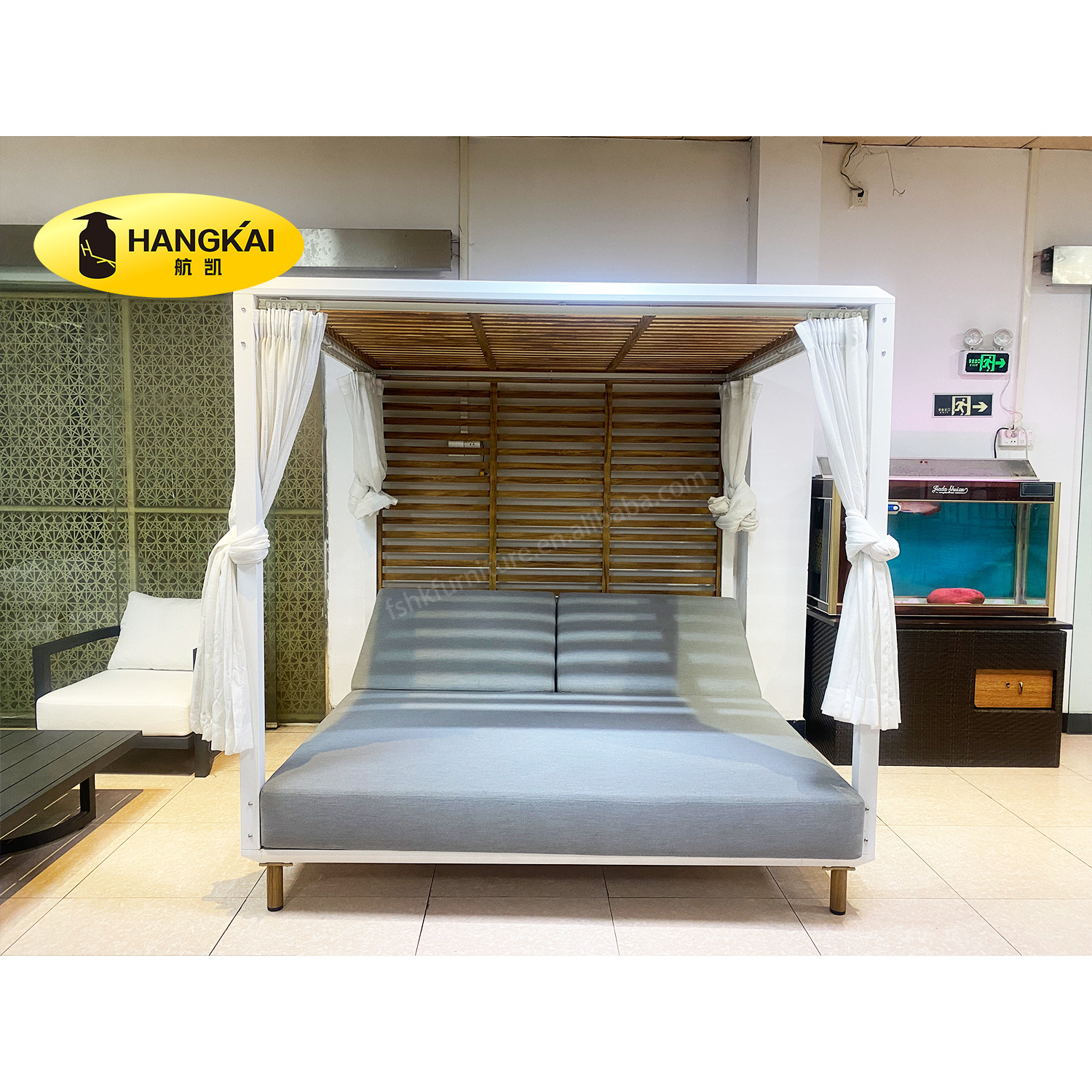 Square-shape Garden furniture teak and aluminum luxury outdoor daybed lying outdoor cabana bed with curtains