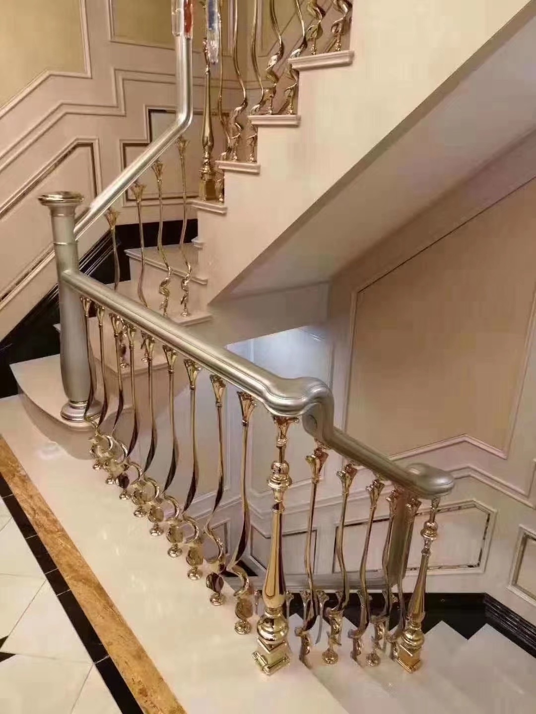 Decorative Interior Aluminum Balustrades Railing Single Posts With Handrail Balusters For Curved Or Straight Stairs Platform