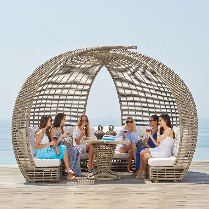 Walden Outdoor Furniture Round Daybed with Canopy Patio Rattan Resin Wicker Round Sun Bed Rope Round Lounger Metal Frame Style