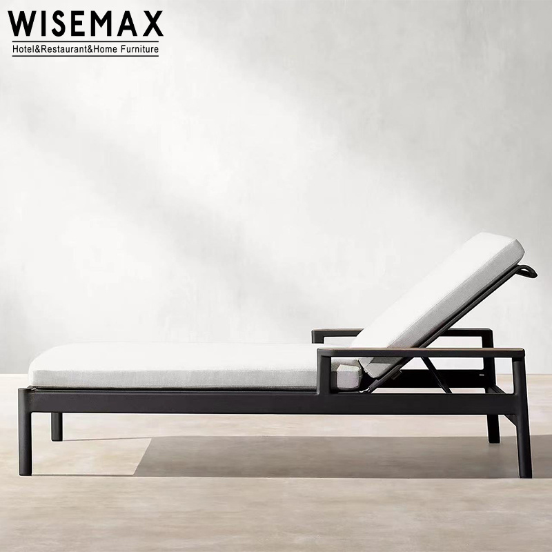 WISEMAX FURNITURE Outdoor Aluminum Sun Lounger Modern Line Fabric Cushion With Aluminum Frame Daybed For Swimming Pool Side