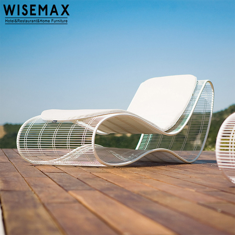 WISEMAX FURNITURE Modern outdoor furniture White metal frame pool recliner S shape stainless steel lounge chair with cushion