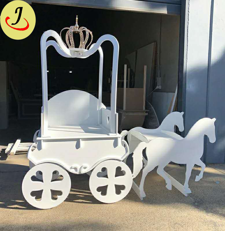 Tot sale acrylic Cinderella carriage romantic style cake stand wedding decoration