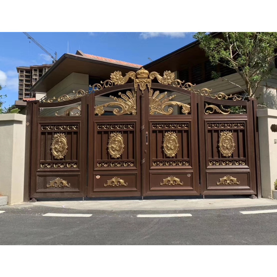 Motorized Aluminium Folding Driveway Gate Customized Outdoor Luxury Gates Good Quality Automatic Folding Sliding Gate