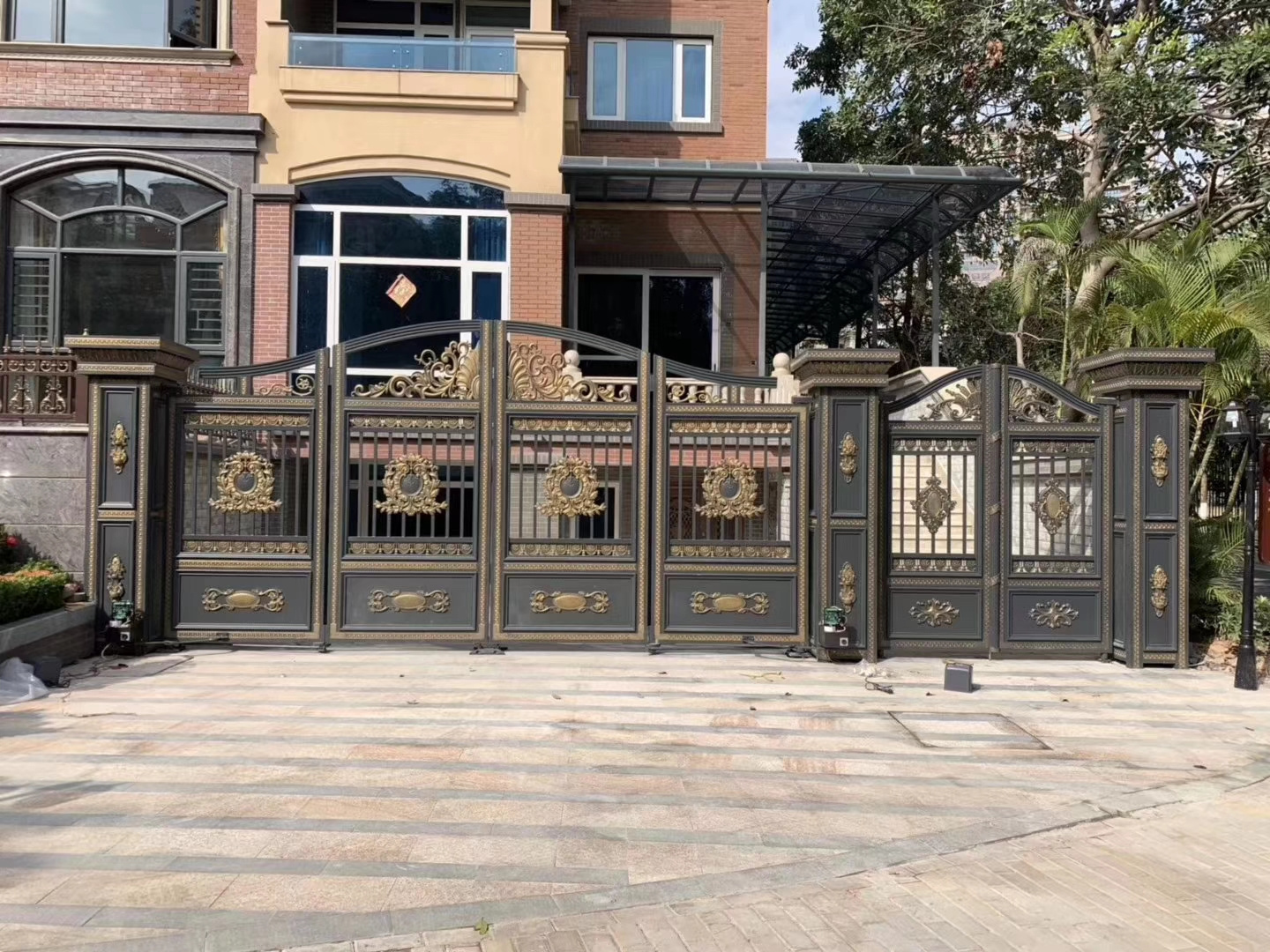 Motorized Aluminium Folding Driveway Gate Customized Outdoor Luxury Gates Good Quality Automatic Folding Sliding Gate