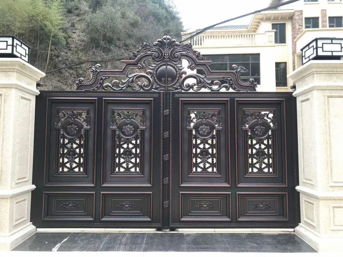 Wrought Iron Side Gates Decorative Wrought Iron Gate Accessories Latest Main Gate Design with Wheel Swing Gate Opener