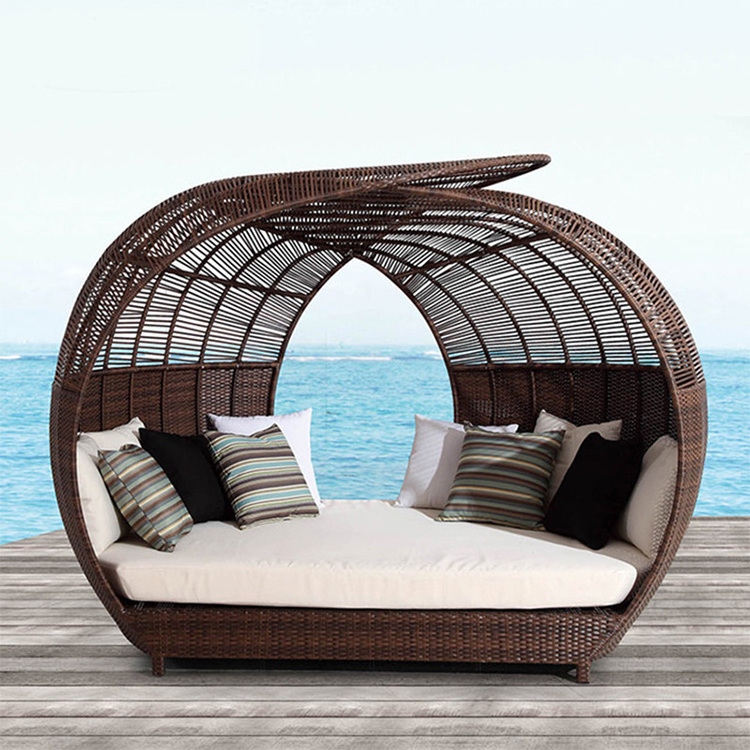 Resort Hotel Patio Luxury Sunbed With Coffee Table Pool Rattan Furniture Aluminum Frame Round Sofa Outdoor Daybed With Canopy