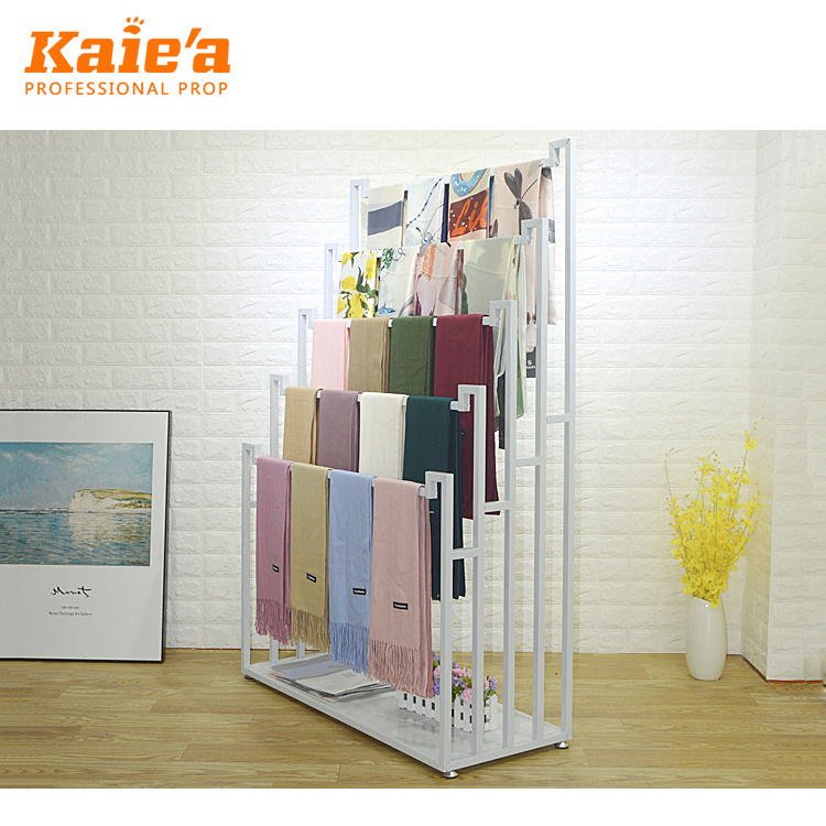 Custom carpet display retail store freestanding metal carpet display stand carpet display rack