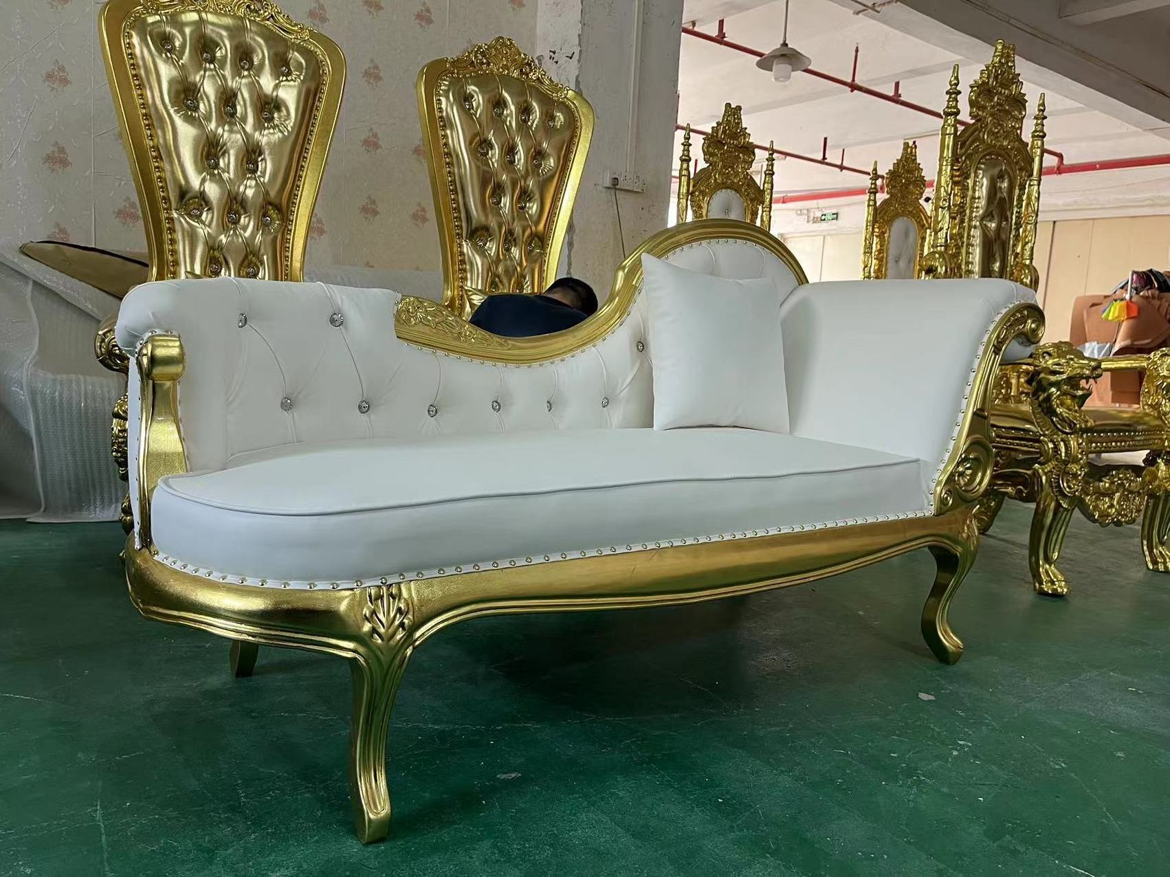 Outdoor indoor gold upholstered classic chaise lounge loveseat comfortable royal throne sofa recliners leather queen throne sofa