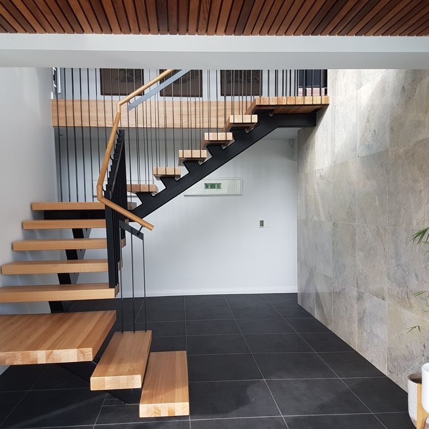 Floating Straight Stairs Central Spine Stair Middle Stringer Staircase with glass railing