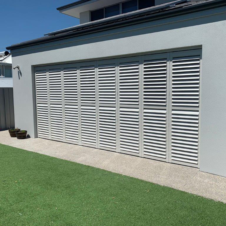 Ventilated aluminum vertical louver style fence panel for decks door exterior window   aluminum shutter