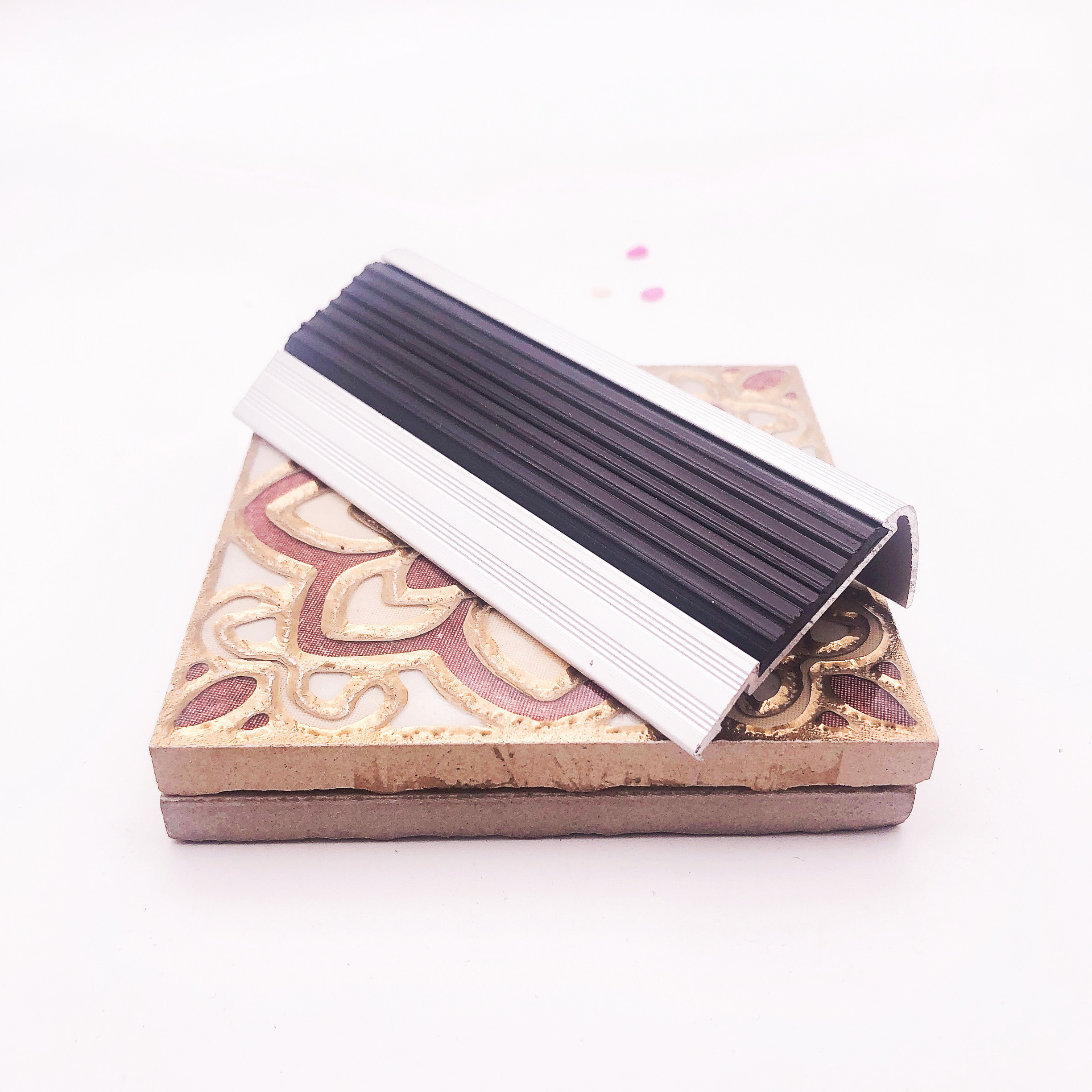 Foshan Factory Direct Aluminium Anodized Rubber Insert Tile Stair Step Nosing Trim