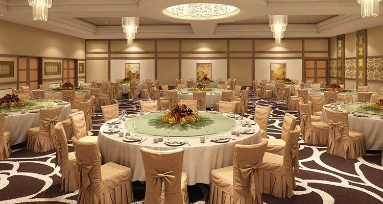 Wholesale Gold Iron Banquet Chairs and Tables Stackable Luxury Wedding Event Tables for Hotels Party Essentials