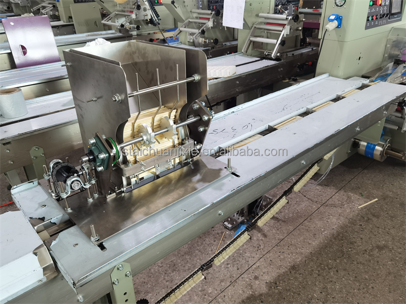 horizontal wooden pp spoon packing machinery fork disposable plastic cutlery napkin packaging machine