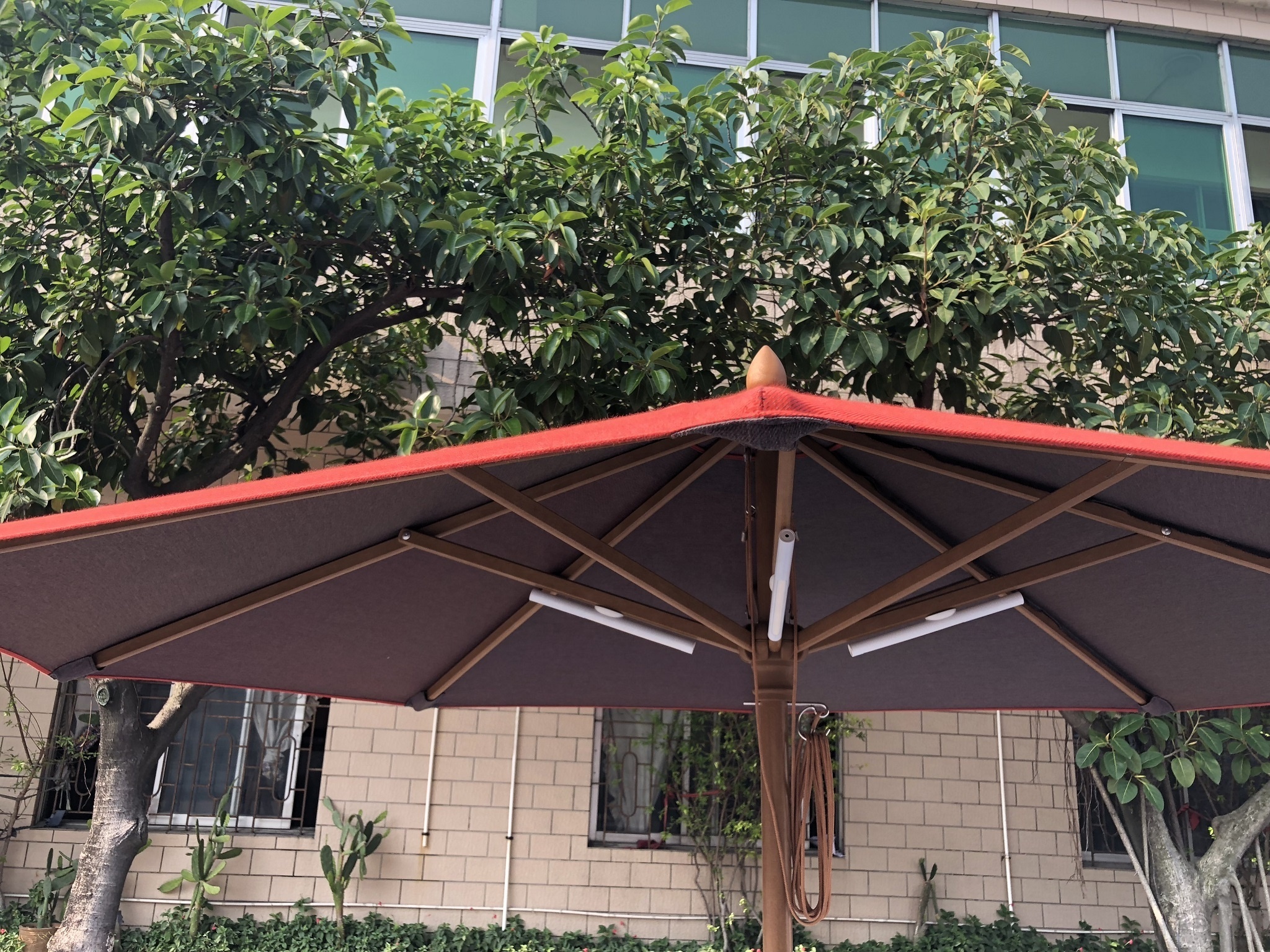 9 ft commercial high quality windproof market Umbrella for Restaurant with led light