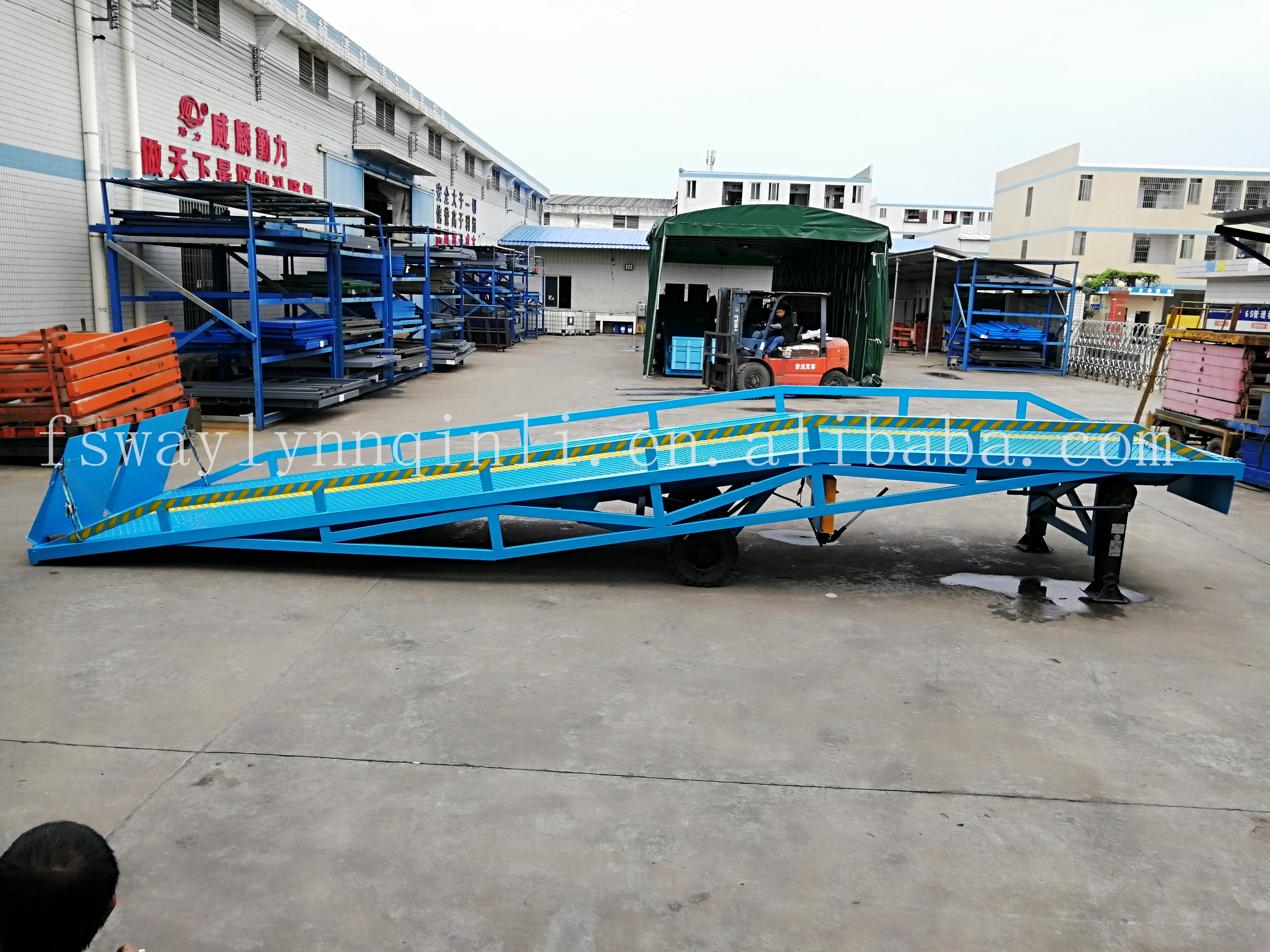 movable hydraulic dock leveler yard forklift vehicles  mobile container loading ramps