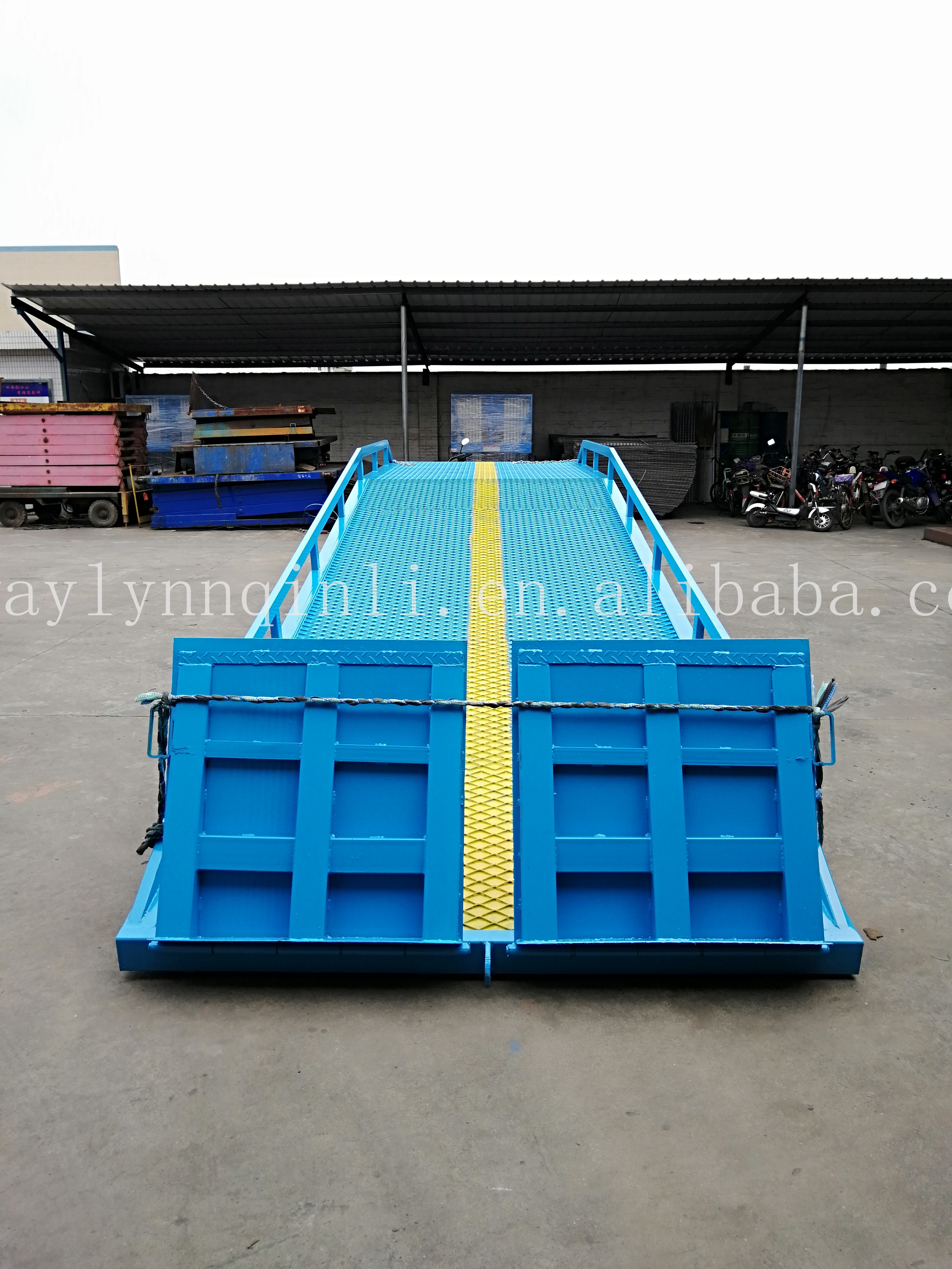 movable hydraulic dock leveler yard forklift vehicles  mobile container loading ramps