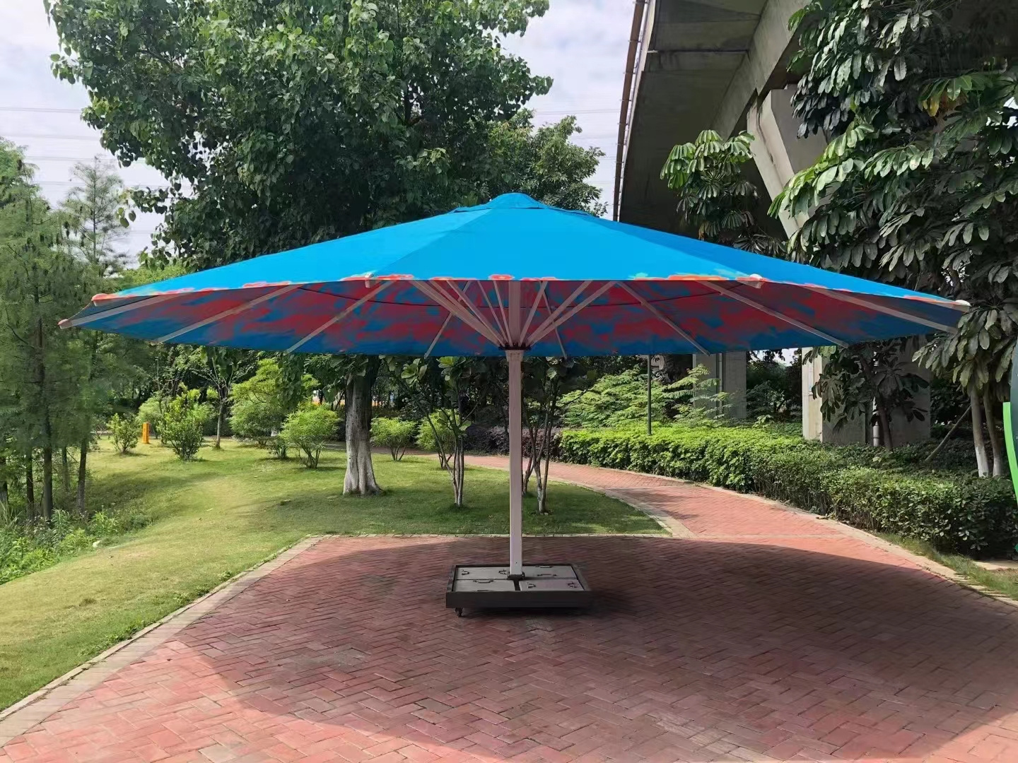 High Quality 7m Extra Large Patio Giant Commercial Umbrellas