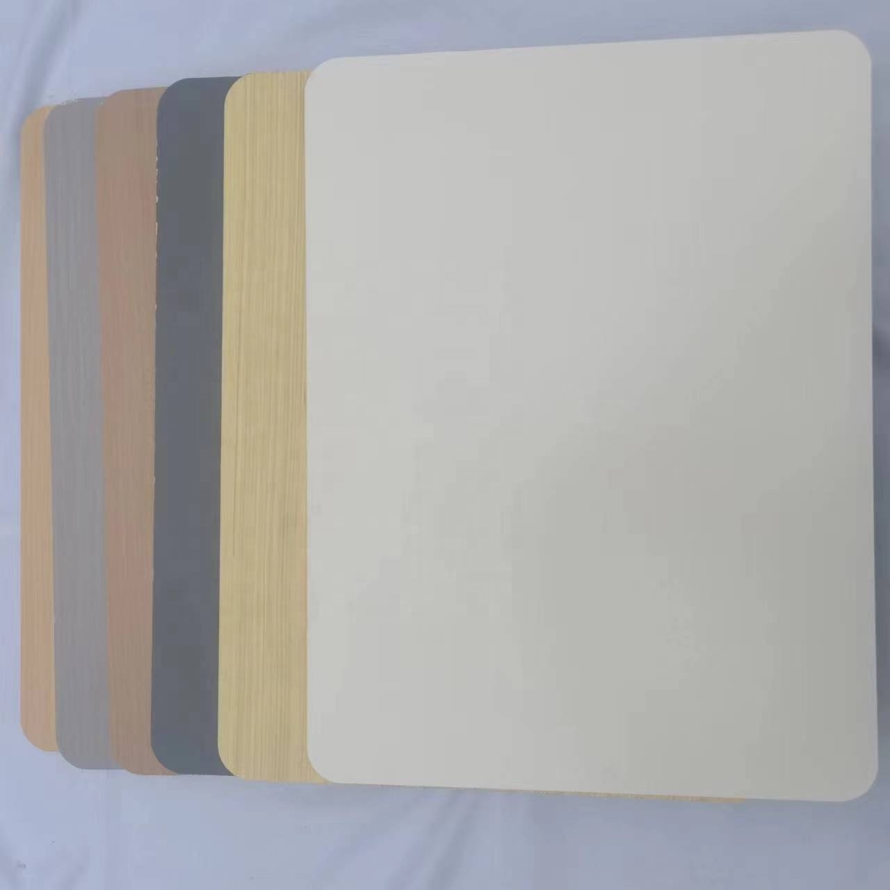 Waterproof 4x8 White Melamine Board E0 Formaldehyde Emission Walnut Plywood Sheet Laminated HDF Marine Plywood Stand Sheet Use