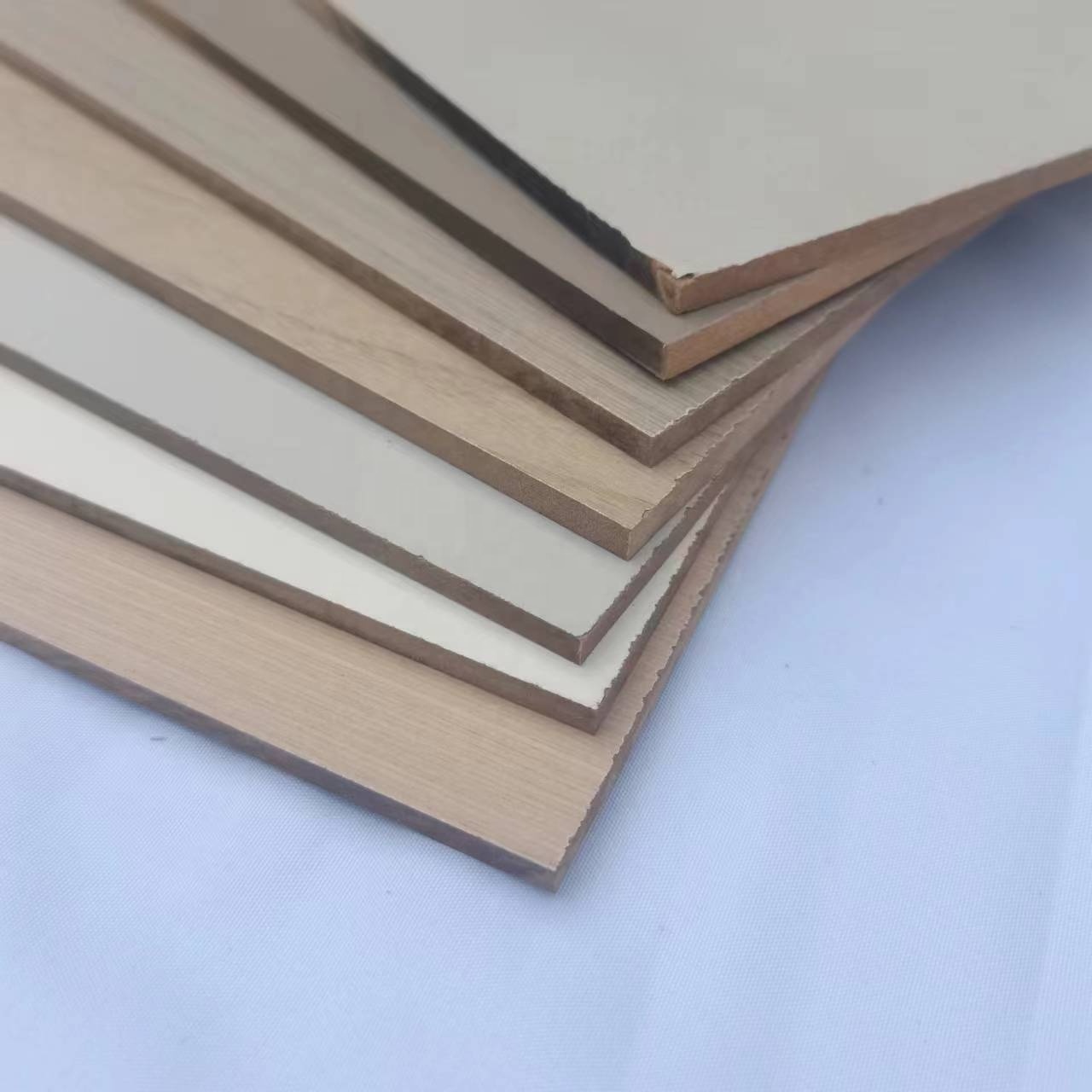 First-Class Grade 2.5mm E0 Melamine MDF Wood Board High Compressive Strength 4x8 Contemporary Design Packaging Door Panel E1 Low