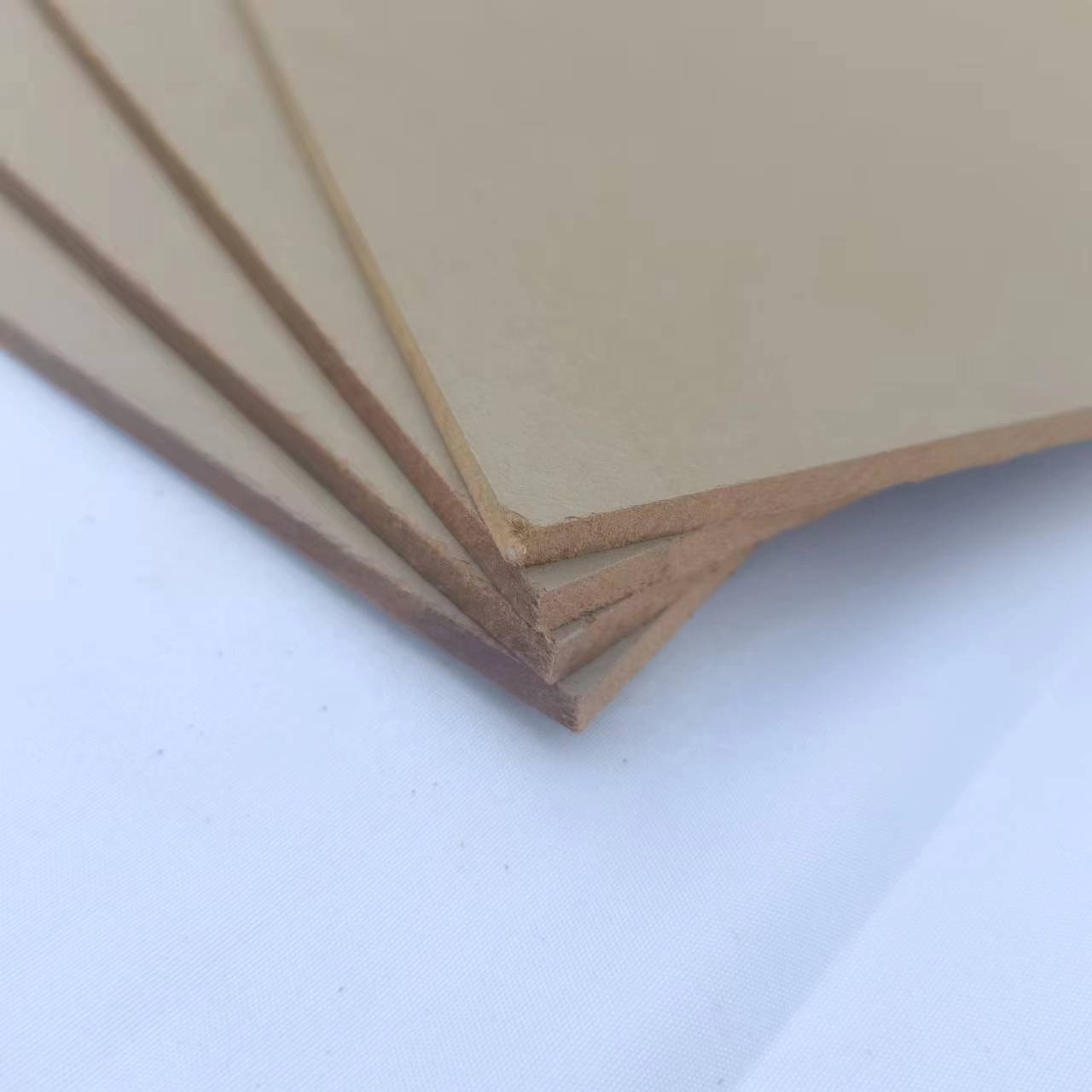 First-Class Grade 2.5mm E0 Melamine MDF Wood Board High Compressive Strength 4x8 Contemporary Design Packaging Door Panel E1 Low