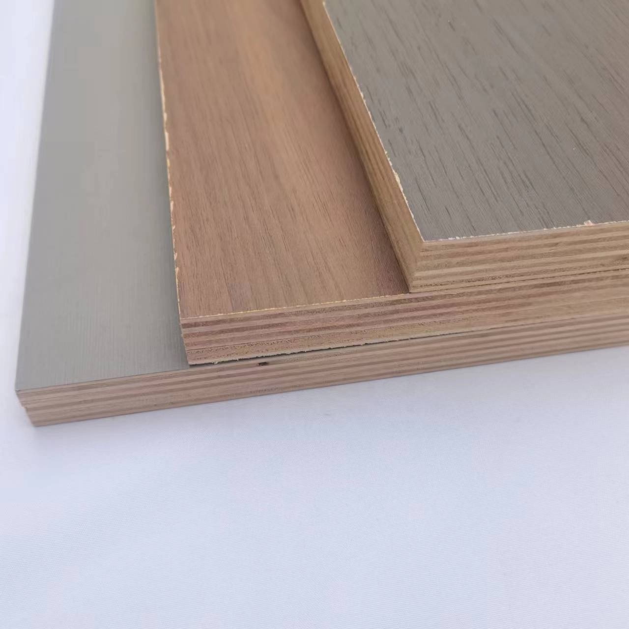 High Quality 11-Ply Melamine Marine Plywood 18mm Wood Face Veneered for Display Cabinets and Villas Well-Received Reputation