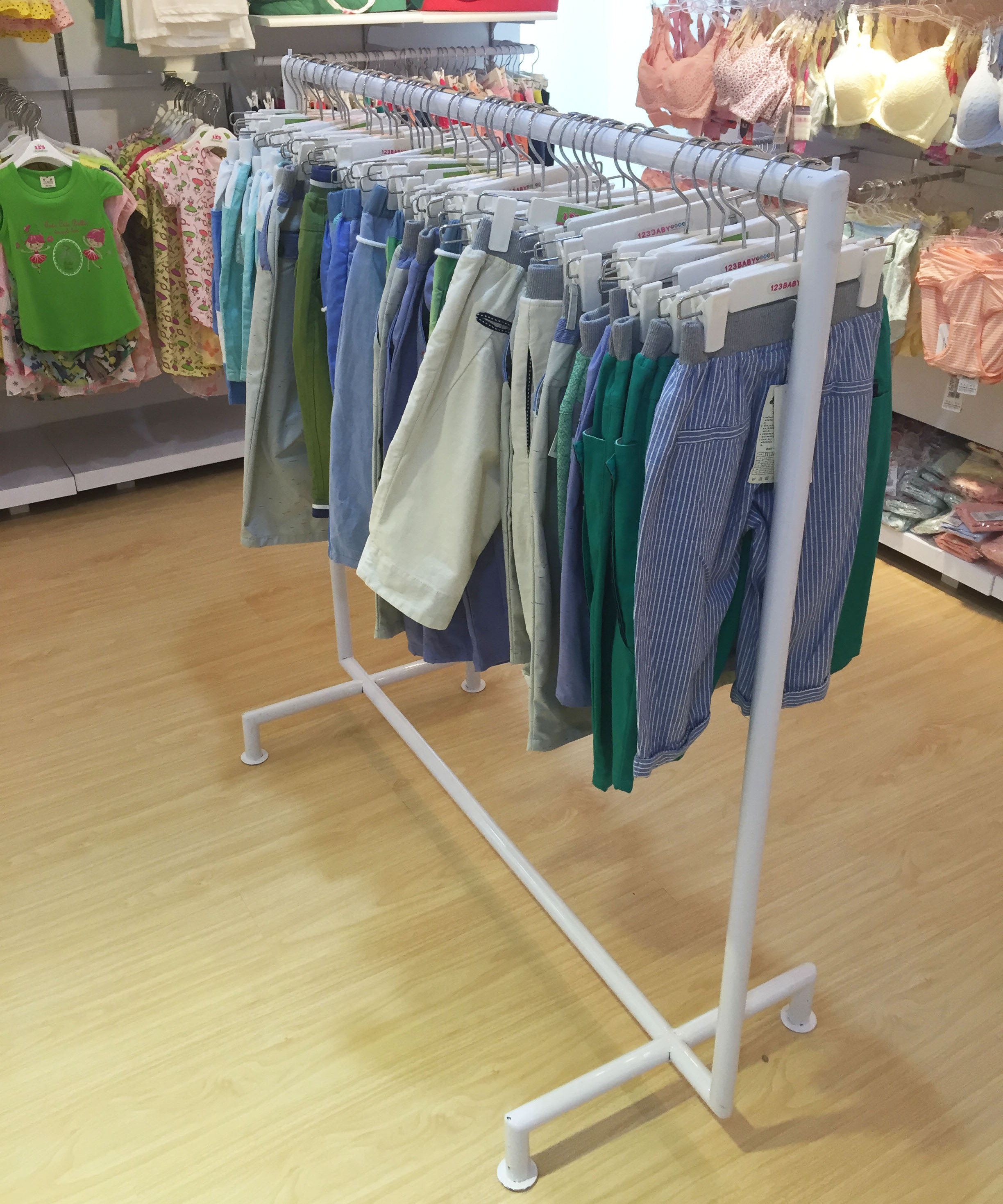 Custom Shopping Mall White Metal Children Clothing Display Rack