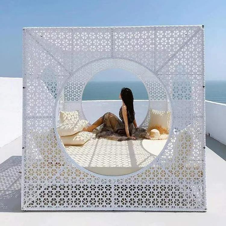 Hot Sale loungers Beach Daybed wicker Poolside Daybed rattan Outdoor Daybed With Canopy