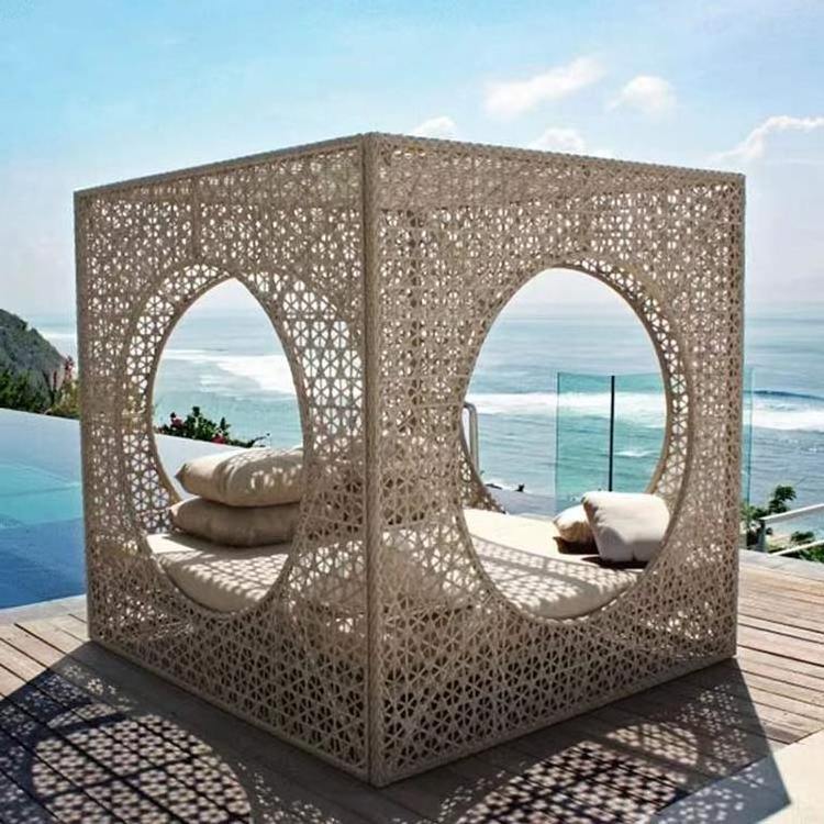 Hot Sale loungers Beach Daybed wicker Poolside Daybed rattan Outdoor Daybed With Canopy