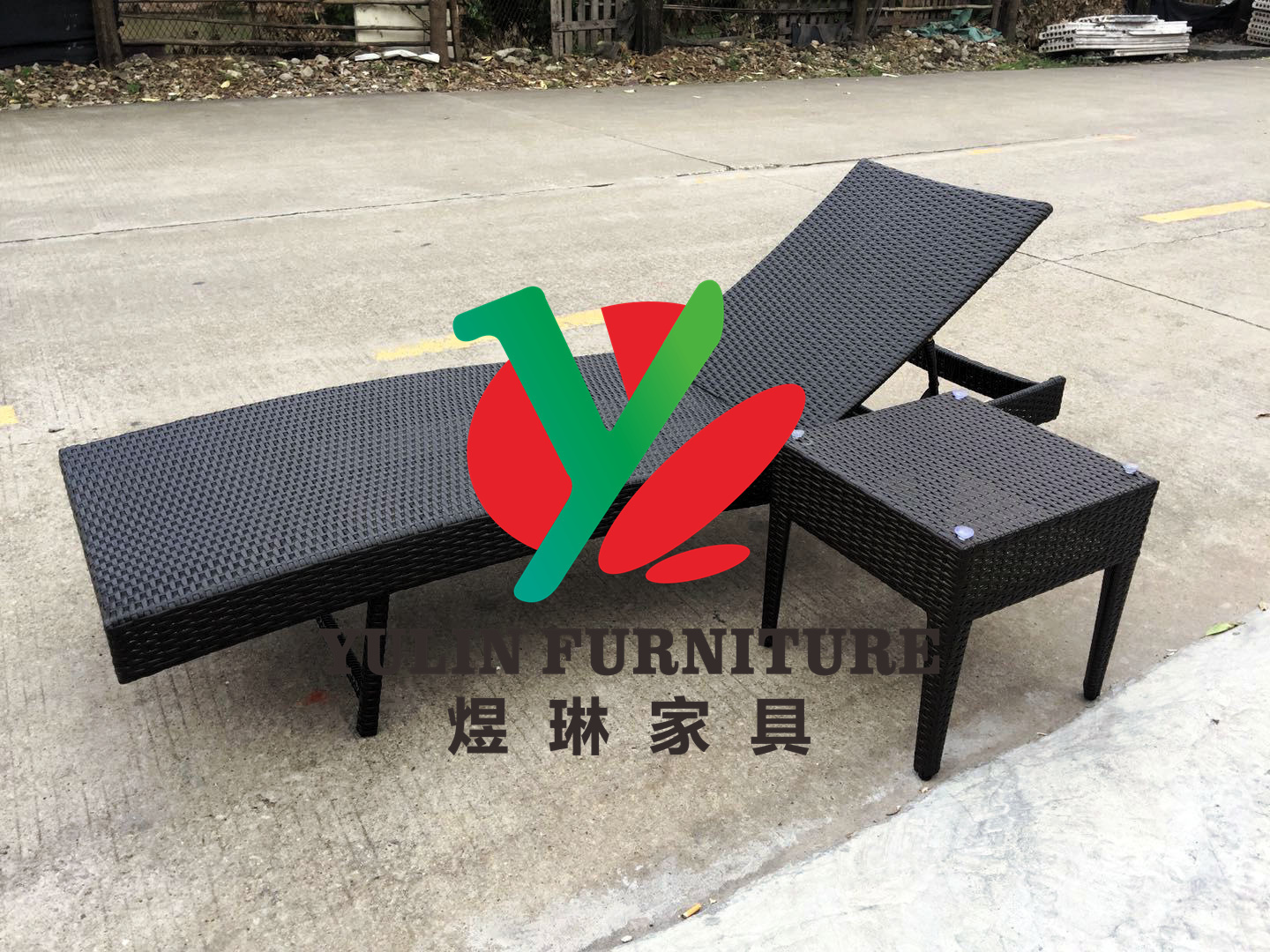 Outdoor folding rattan pool chaise lounge