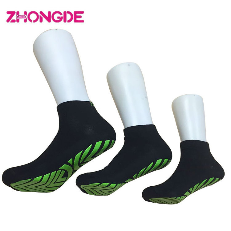 Wholesale non slip socks yoga trampoline grip socks manufacturer