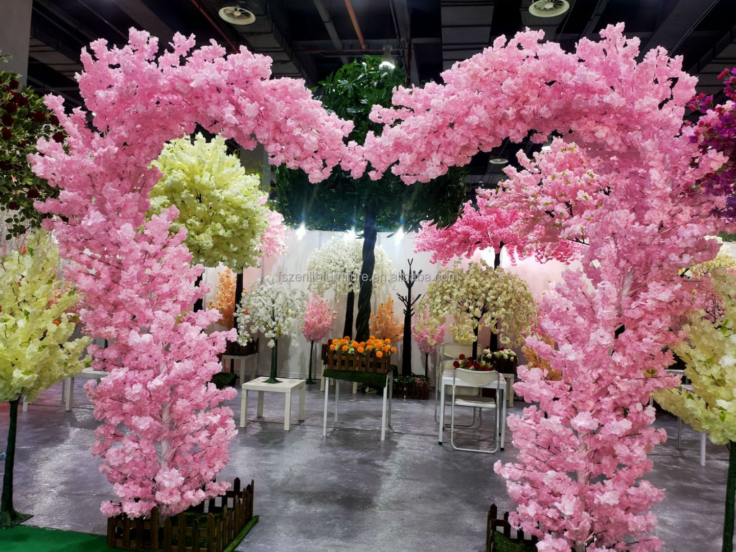 Plant and Flower Tree Ornament Silk Artificial Palm Tree Road Guide Pink Sakura Tree for Wedding Centerpieces and Aisle