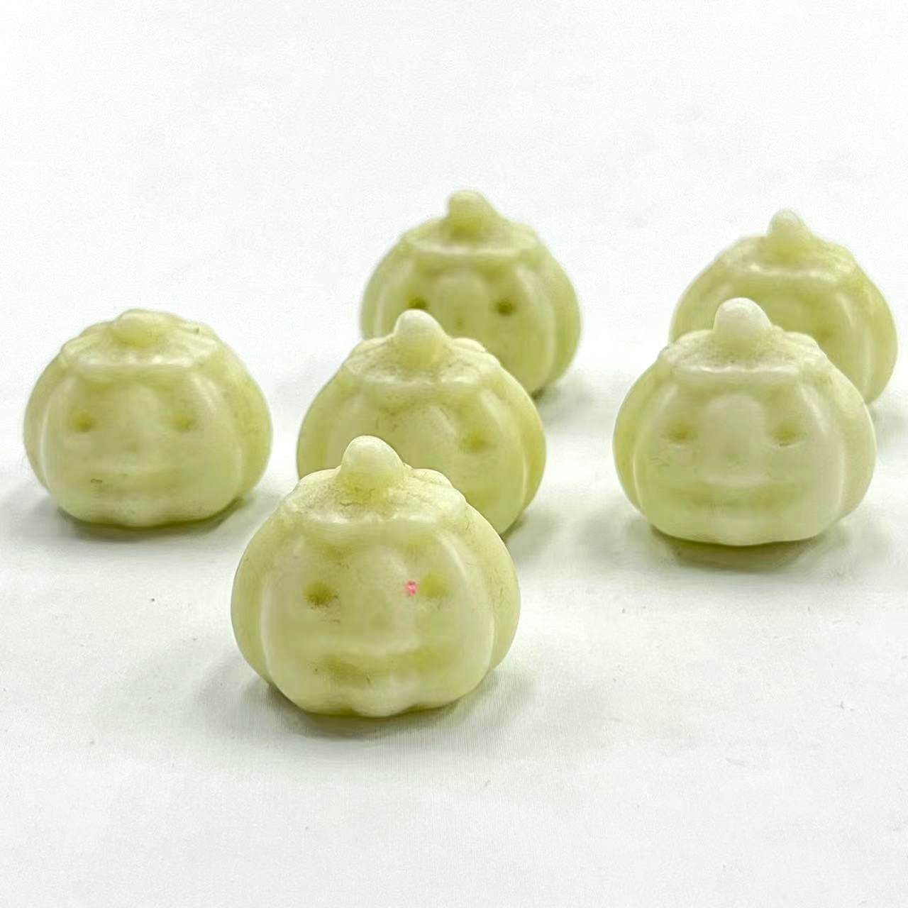 Wholesale Natural Crystal Caved Polished Mini Lemon Jade Crystal Pumpkin Caving For Halloween Gifts