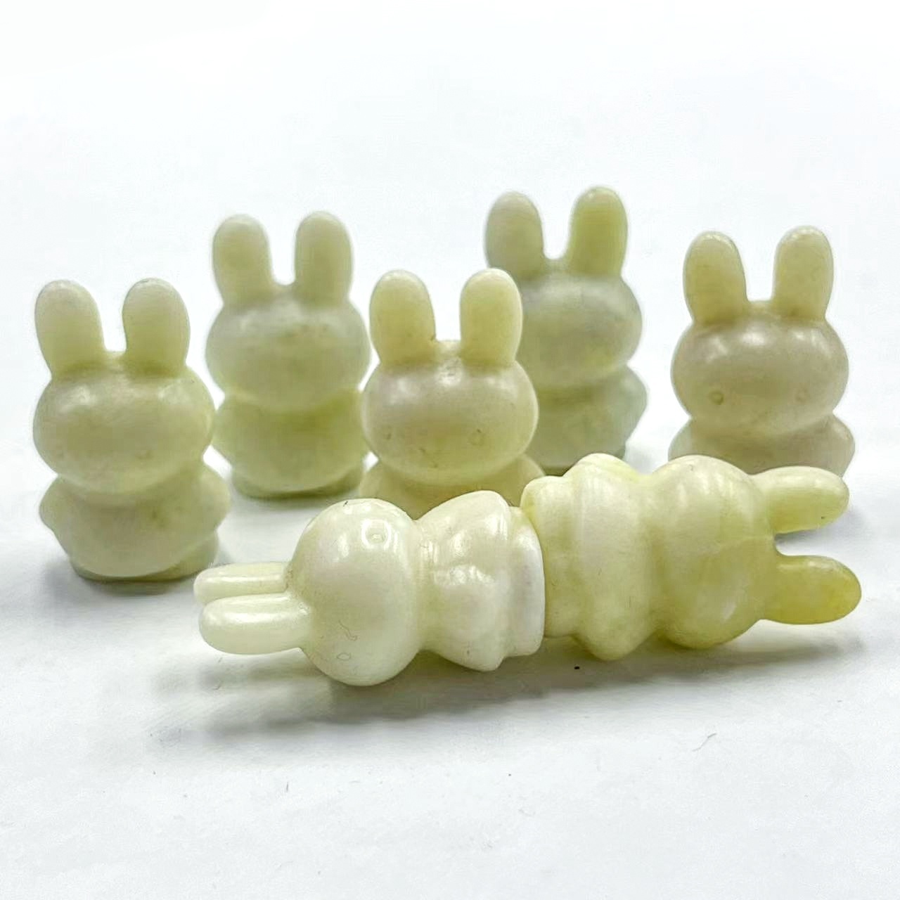 Wholesale Natural Crystal Carving Polished Mini Lemon Jade Crystal Rabbit For Halloween Gifts