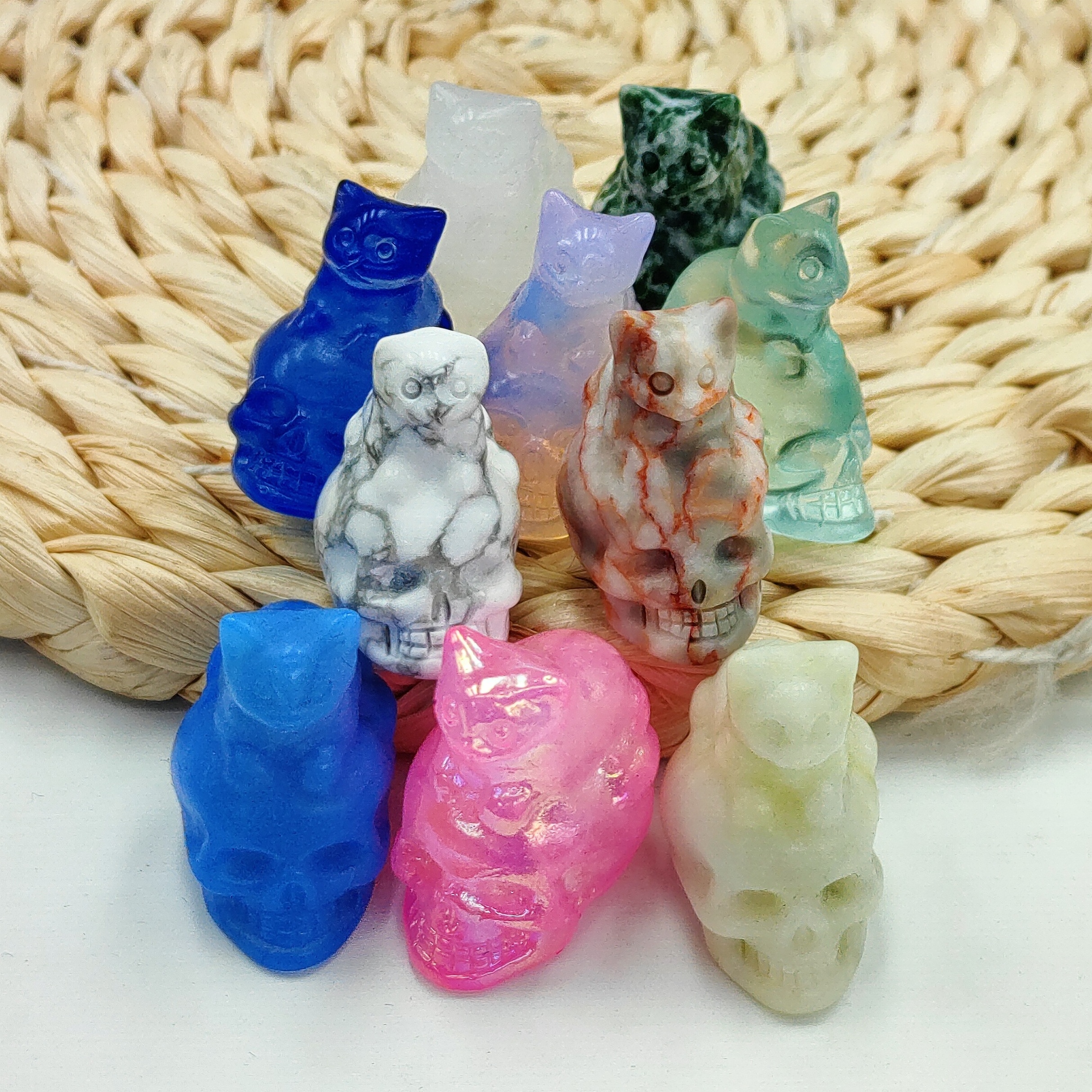 Wholesale Natural Crystal Carving Polished Mini Crystal Cartoon Skulls with cat Caved For Gifts