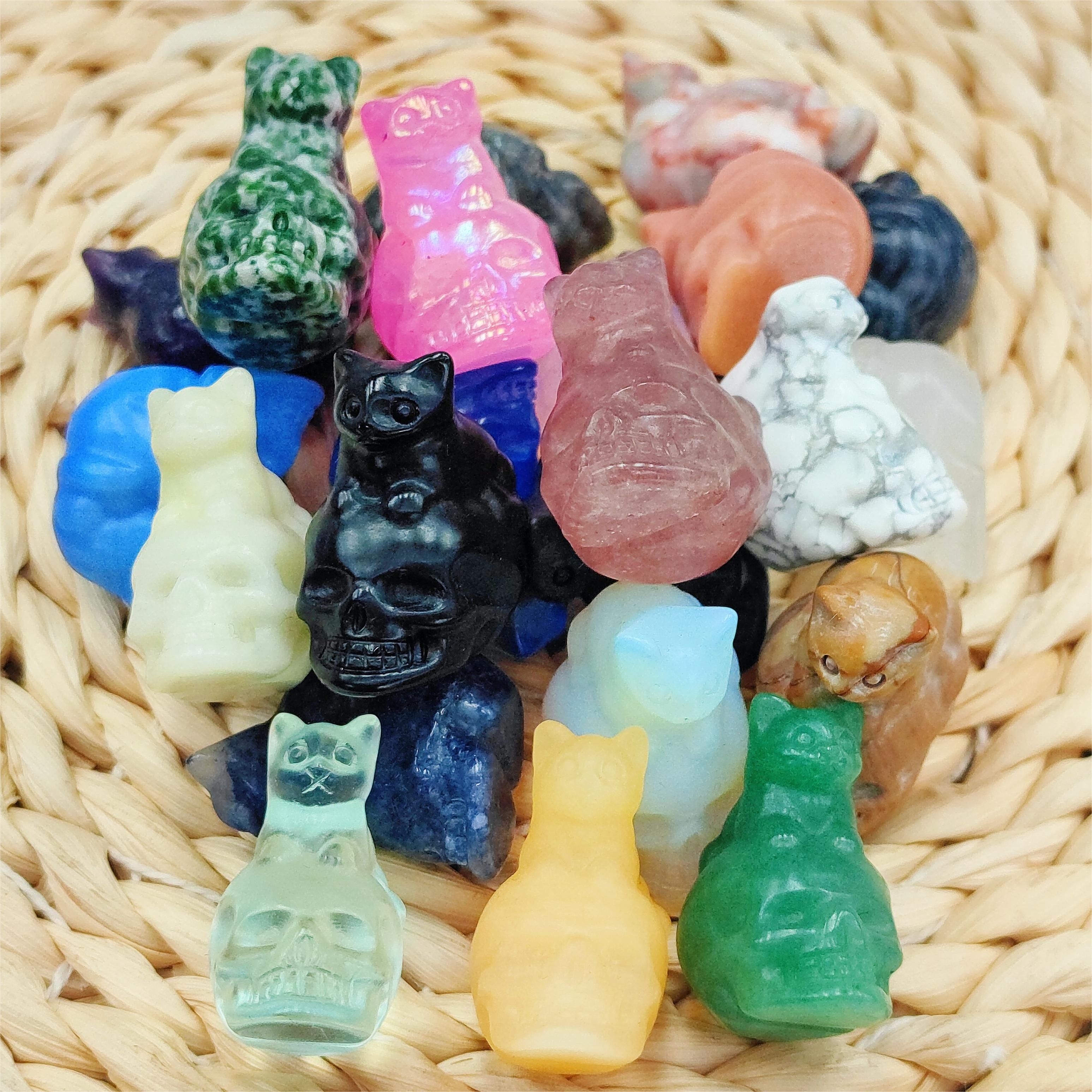 Wholesale Natural Crystal Carving Polished Mini Crystal Cartoon Skulls with cat Caved For Gifts